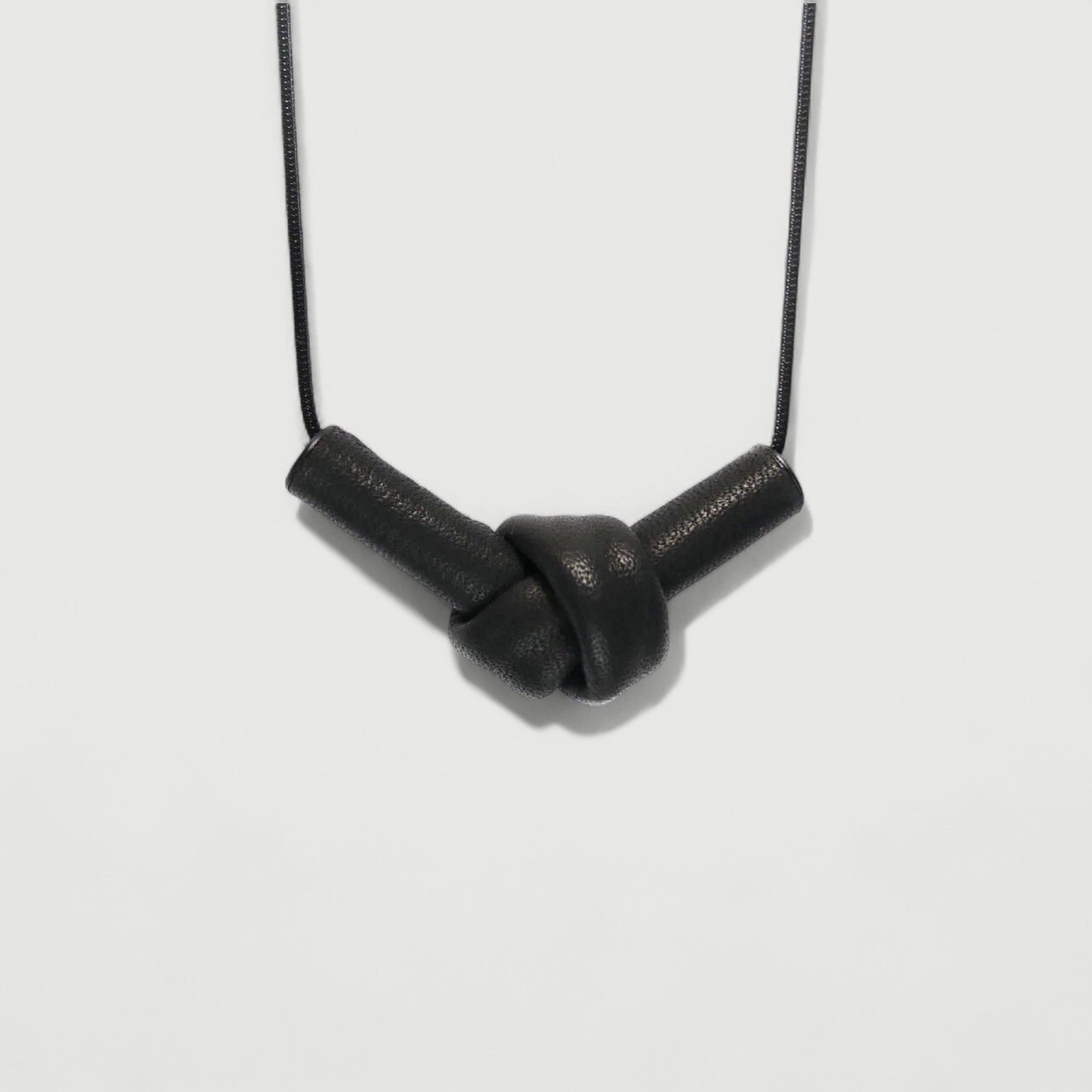 Necklace ｜ Leather knot
