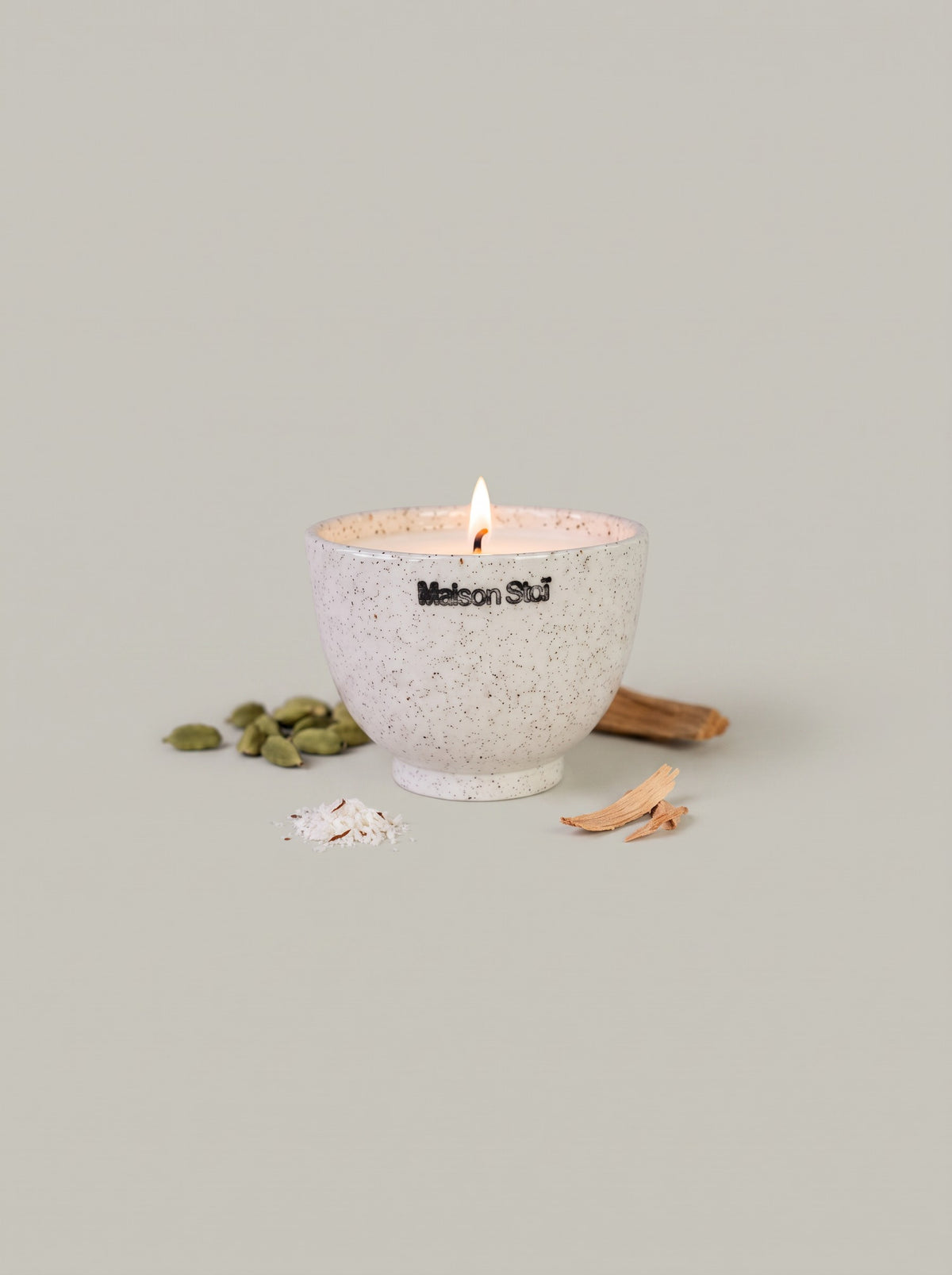 Bougie en céramique  •  Cardamome