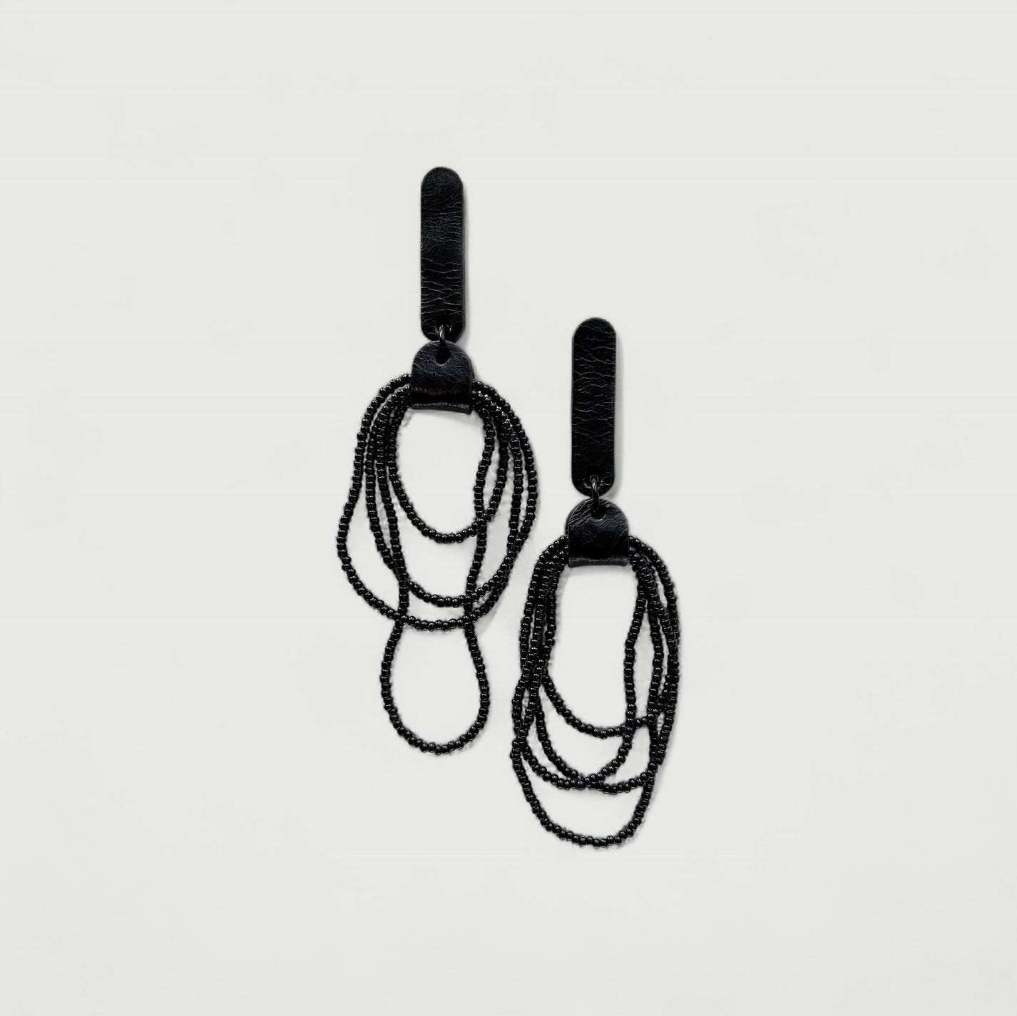 Earrings ｜ Leather + pearls